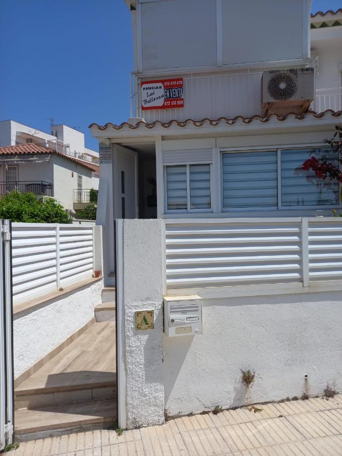 Monleon Villa A 10 Minutos De La Playa 2 Parking Gratuito Росес Екстериор снимка